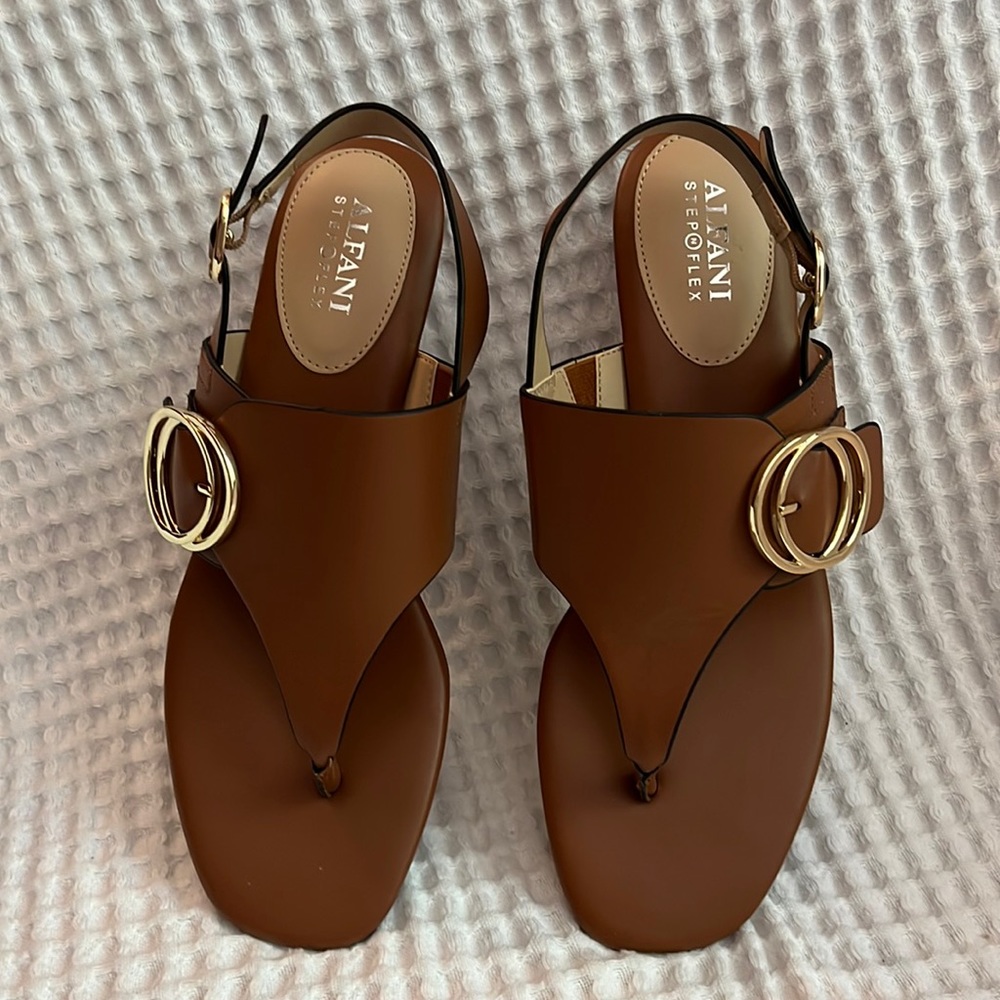 Brand new NWOT Alfani low wedge sandal